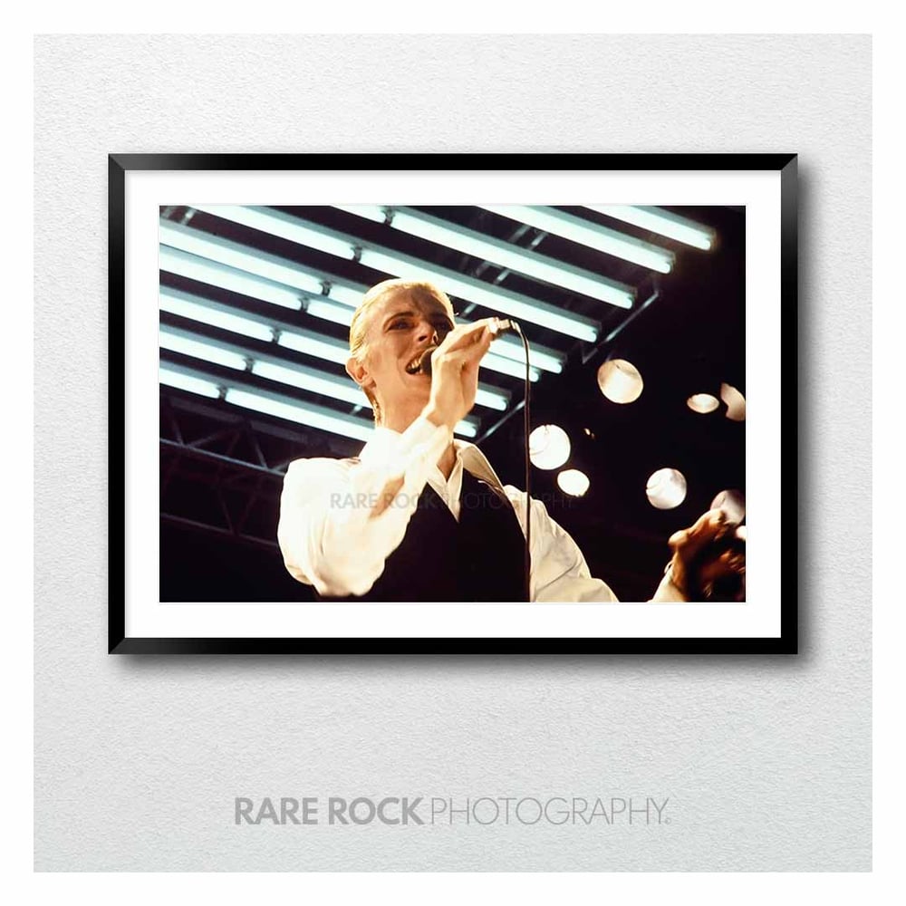 David Bowie - Flashing No Color, Royal Tennis Hall 1976