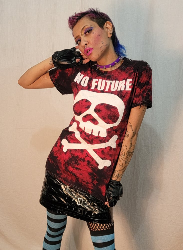 Image of No future skull and cross bones red bleached tshirt size Small