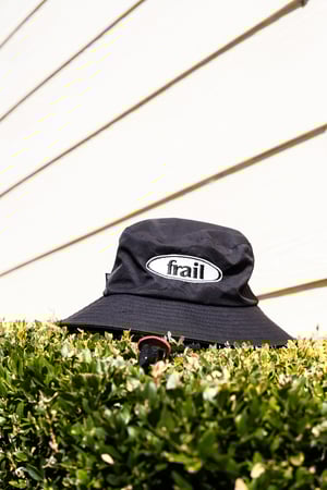 BUCKET HAT