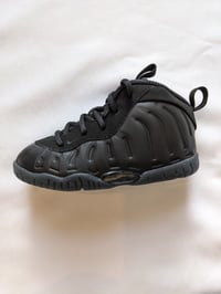 Image 1 of Nike Boys’ Toddler Little Posite One Black Basketball Sneakers 