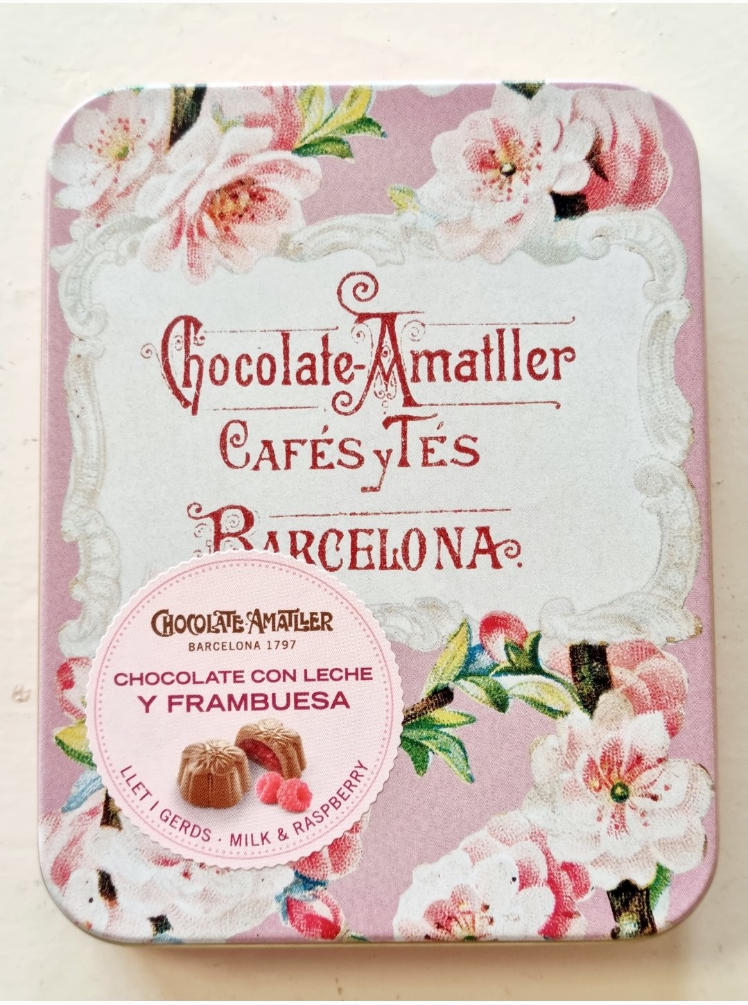 Image of Amatller Chocolate Flowers - raspberry