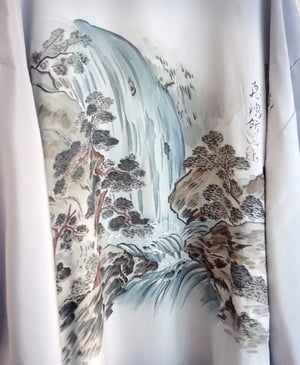 Image of Herrekimono af dueblå silke med maleri