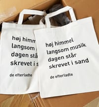 Image 1 of Skrevet i sand-mulepose [merchandise]