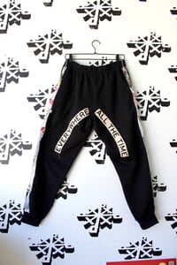 Image of a lot going sweatpants in black 