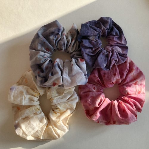 Image of Plant dyed Handmade Scrunchie No.1 - from dead stock Cotton fabric, collab with Kaliko