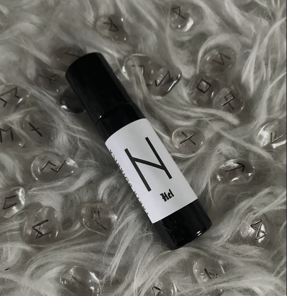 Image of Hel perfume (Poplar, Rose, Cypriol, Hinoki)