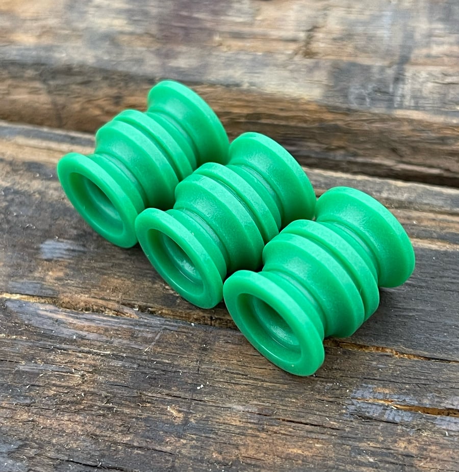 Image of *1 PER PERSON* Large Emerald Turboglow