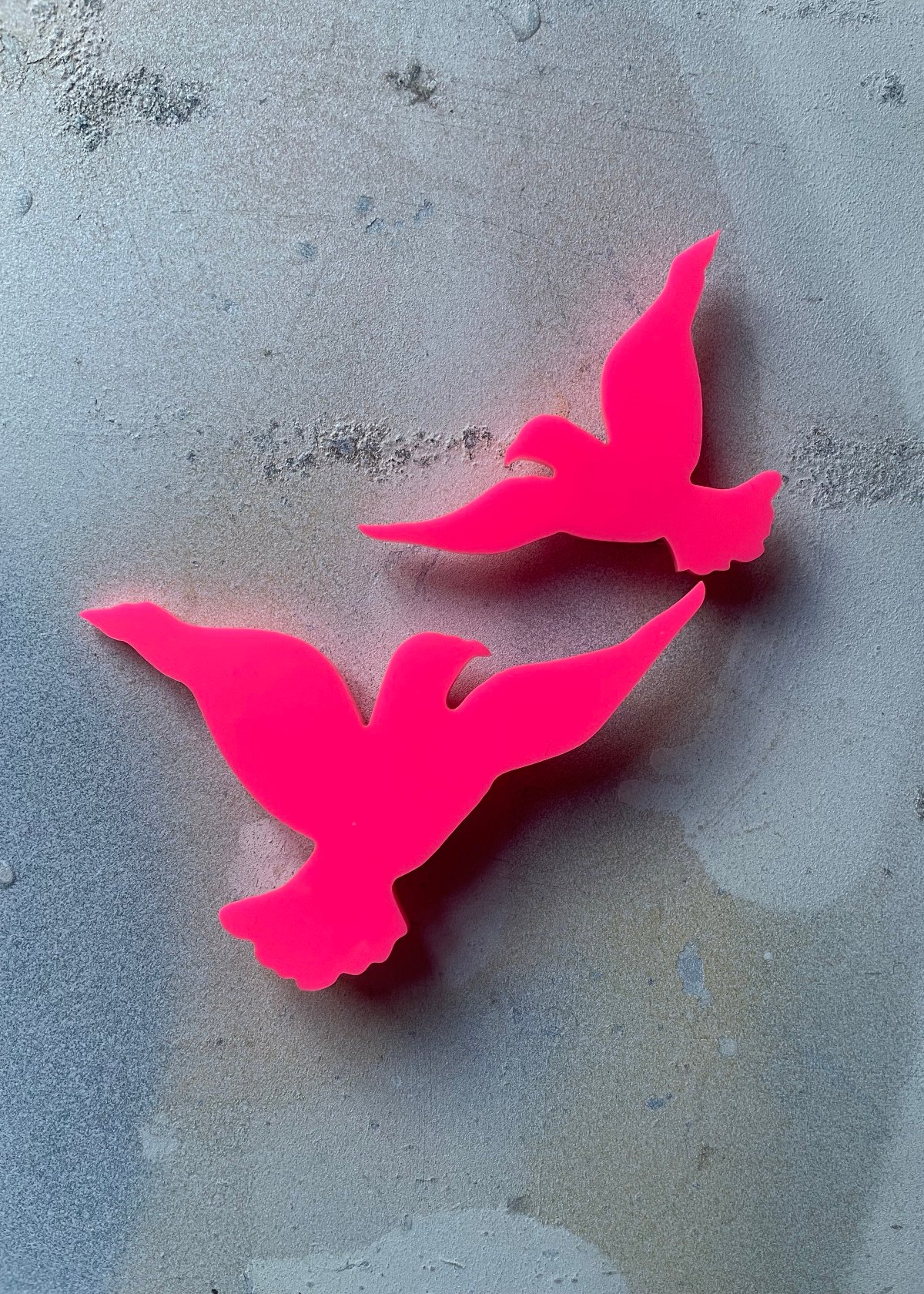 Image of Set of 2 x flying birds - Fluorescent Pink 