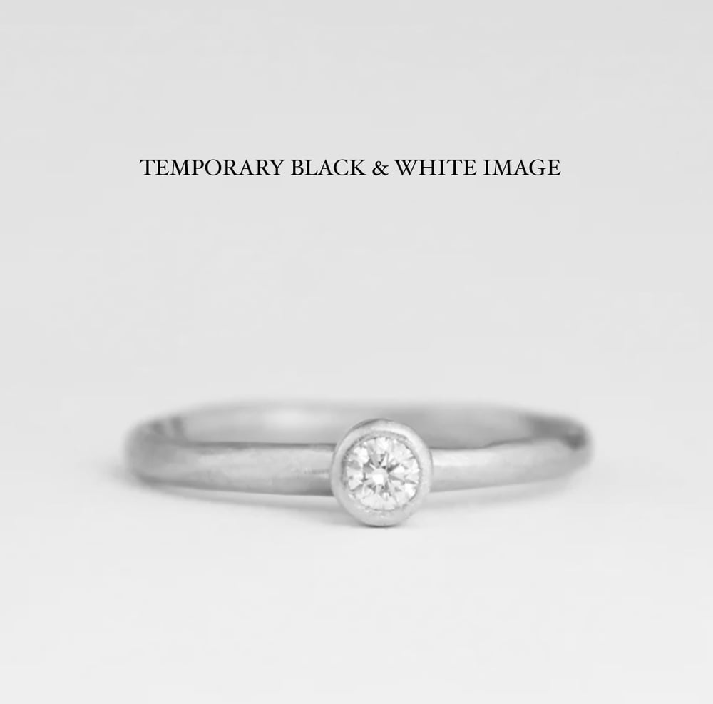 Image of The MINI diamond ring in silver