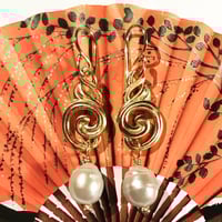 Image 3 of NUAGES BAROQUE Earring Petite - Hook with Pearl