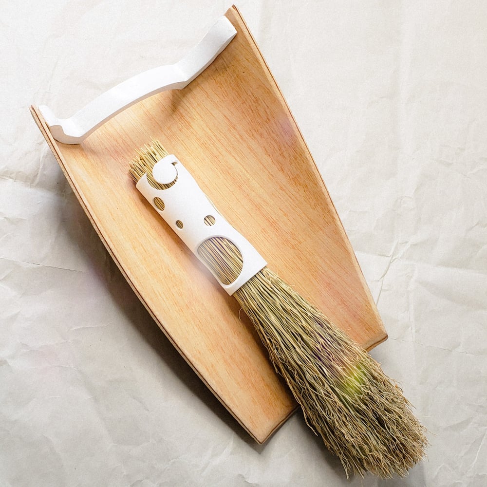Image of RPT-014: The [Make]shift Broom & Dust Pan