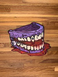 VAMPIRE CHATTERTEETH CARVING