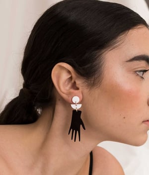 Image of Pendientes Mano (Sold Out)