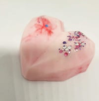 Image 4 of Geo Heart Wax Melts: Strong-smelling wax melts