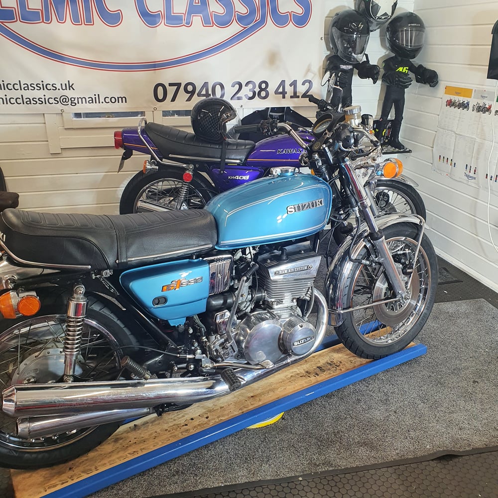 Suzuki gt550 triple 2 stroke 1973