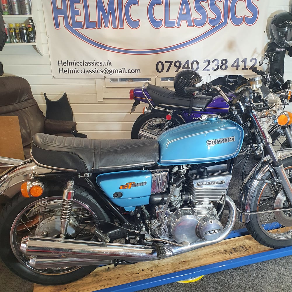 Suzuki gt550 triple 2 stroke 1973