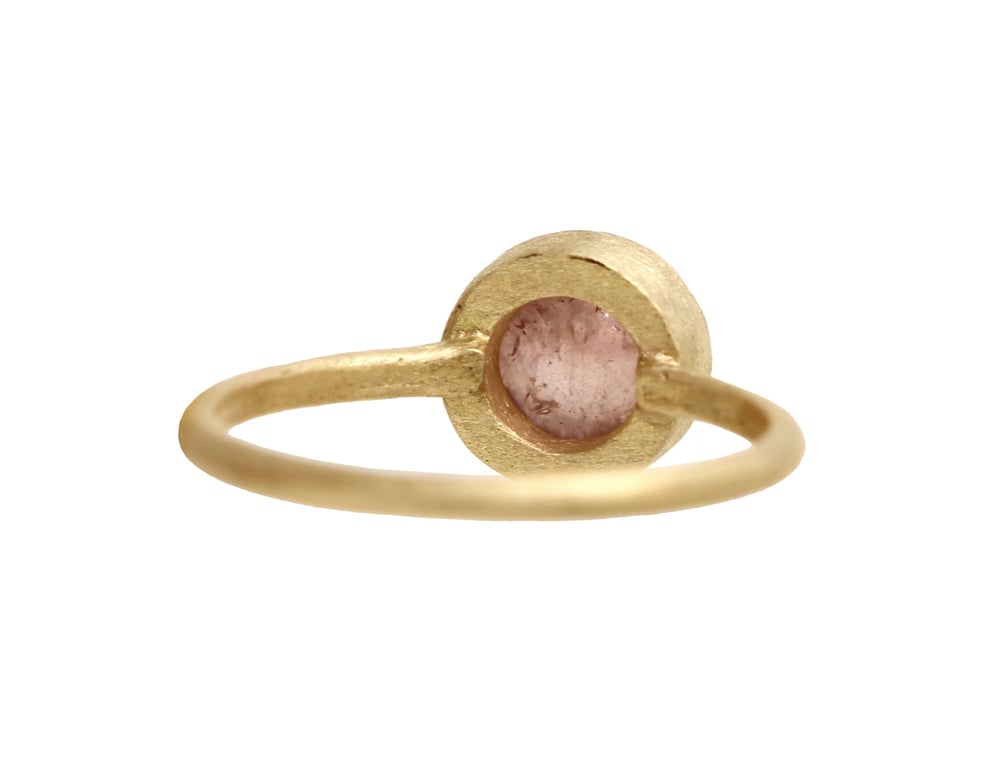 Image of Pink sapphire ring. 18k. Amelie