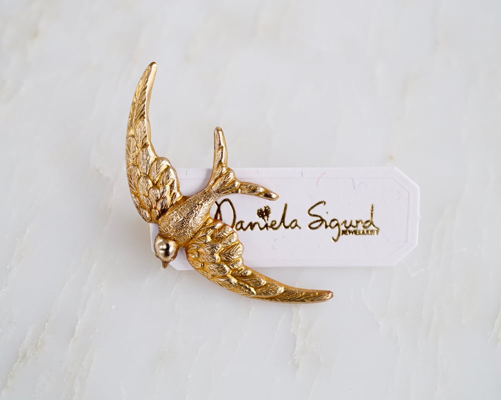 Image of Swallow bird lapel pin