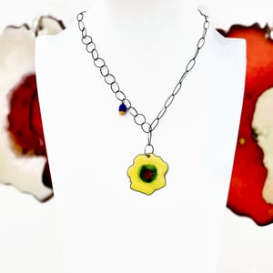 Double -take Poppy necklace with bell flower