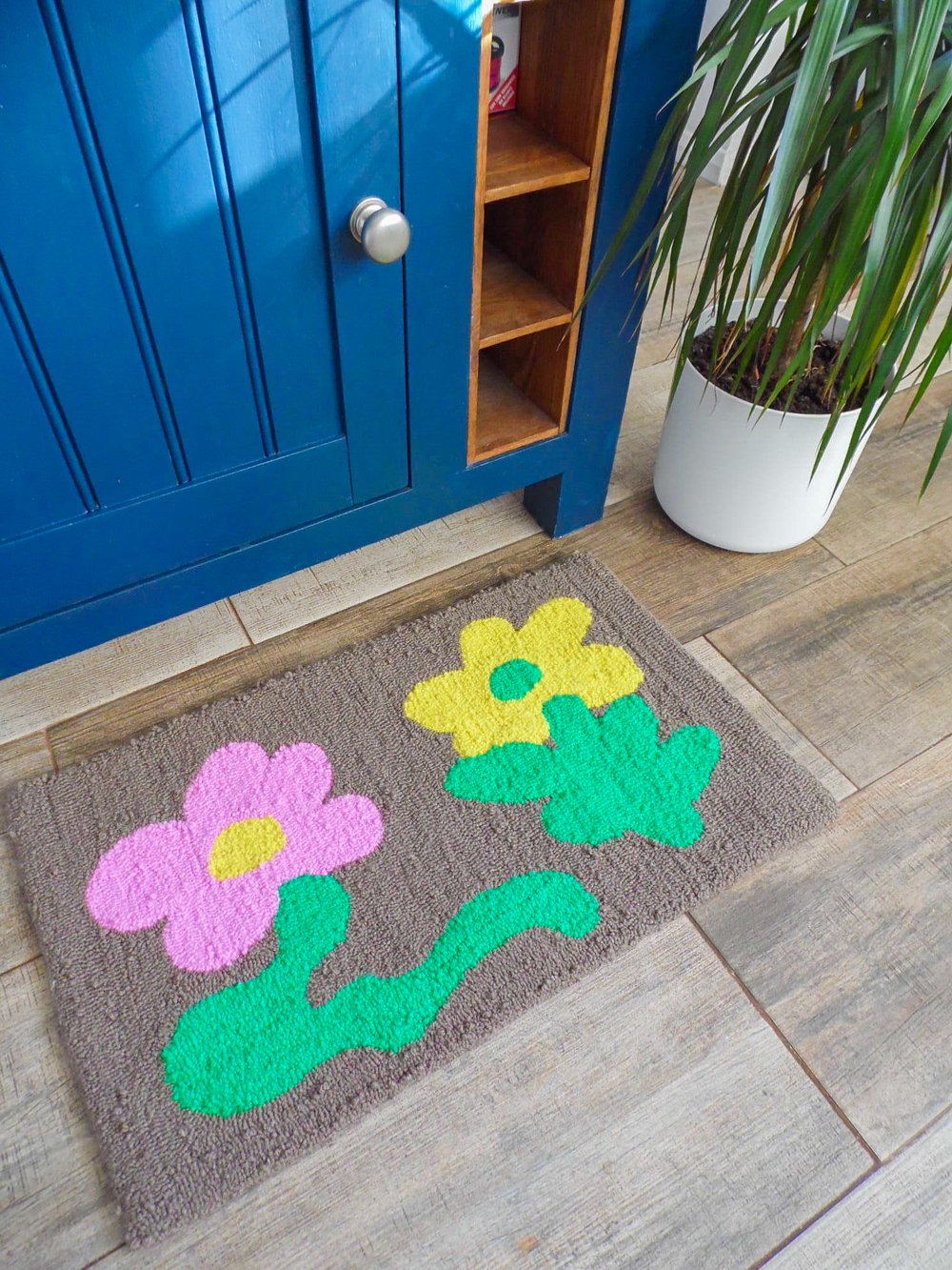 Image of 70s style Flower rug 