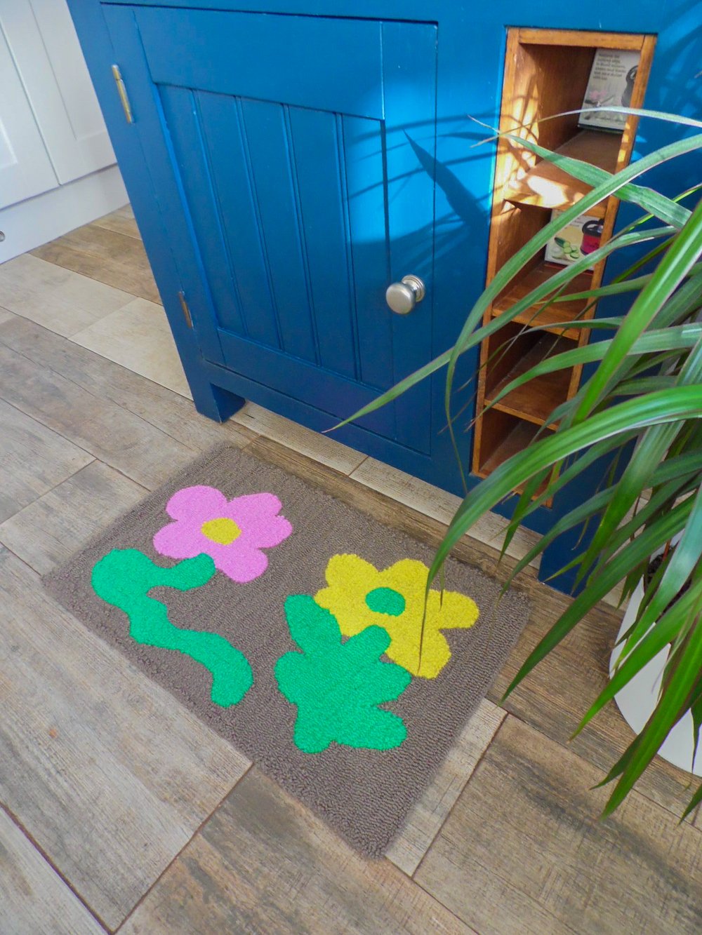 Image of 70s style Flower rug 