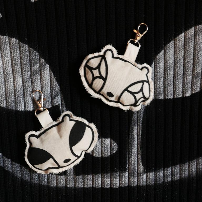 osito keychains c ʕ•́ ᴥ •̀cʔ Image 2