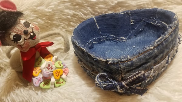 Image of Tasty Raw Edge Denim Love-Li Denim Heart Dish