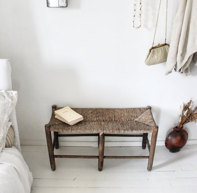 Banc bois et paille. 