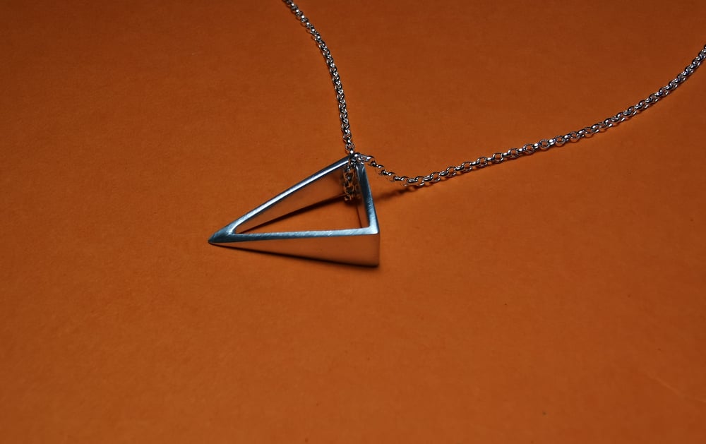 TAPERED TRI PENDANT 