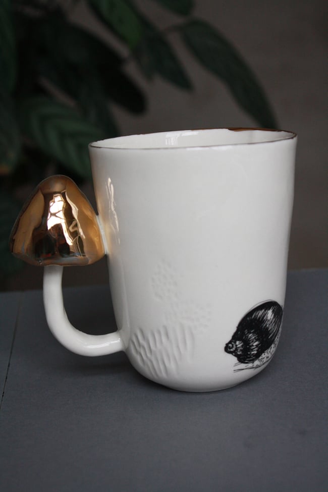 Porcelāna krūze ar gliemezi