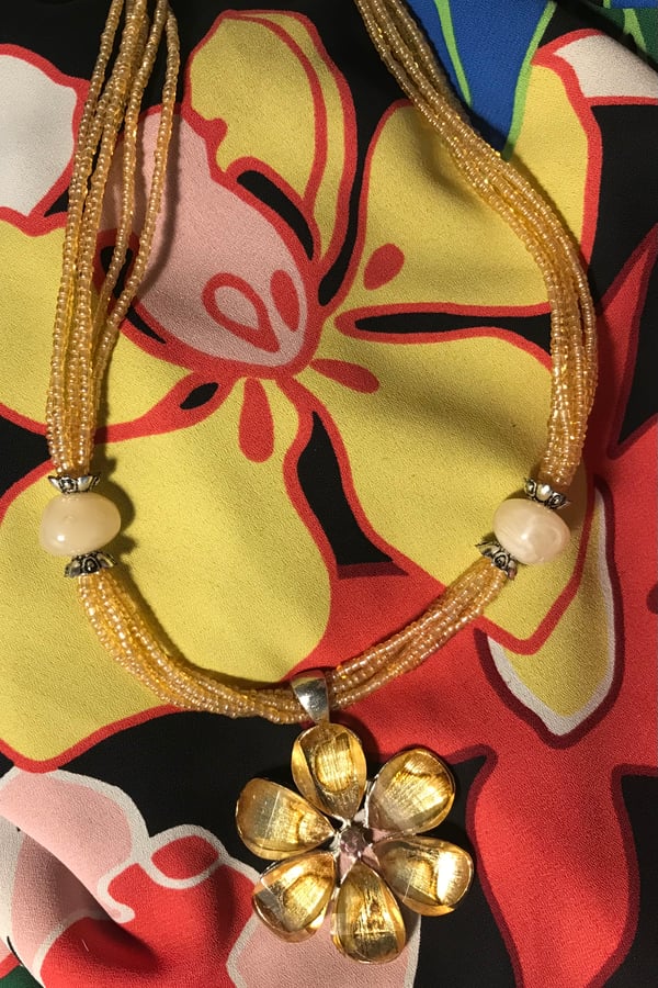 Image of Yellow flower necklace 