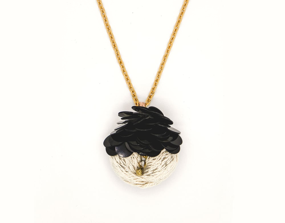 Image of Collezione NIRIDE • collana con fiore e petali di paillettes nere