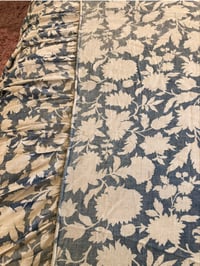 Image 3 of Linge ancien couvre lit grosses fleurs
