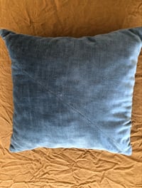 Image 3 of Coussin velours bleu