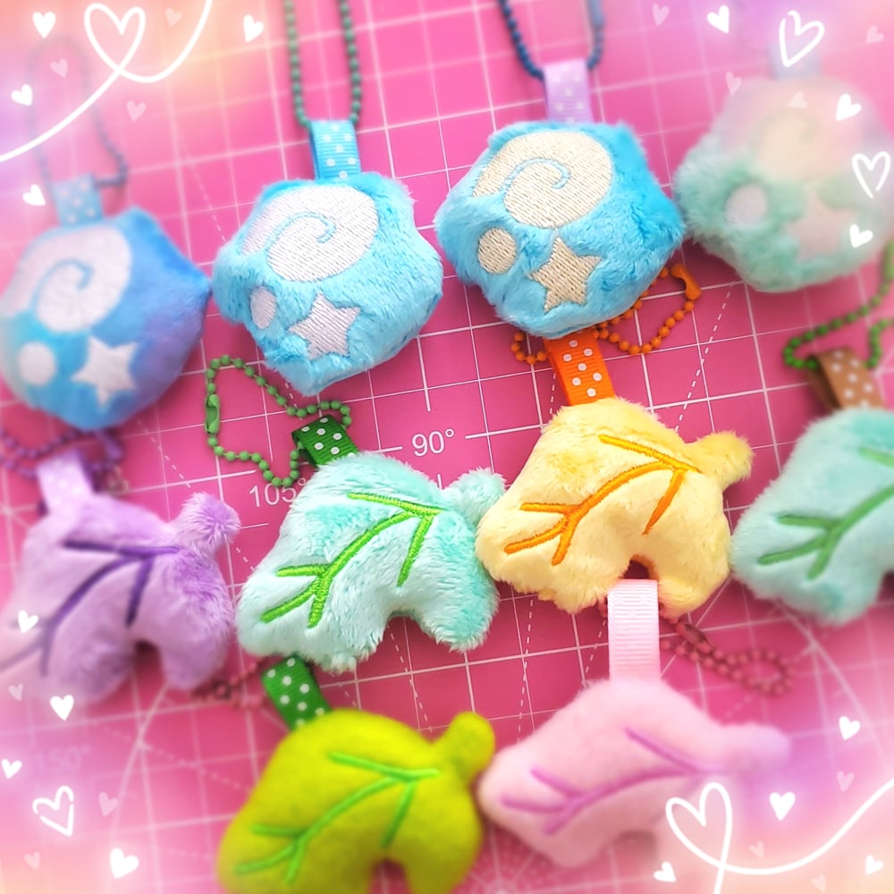 Image of leaf and fossil plush charms