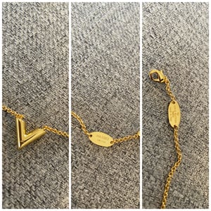 Image of (SOLD OUT 🚫) LV ESSENTIAL V NECKLACE