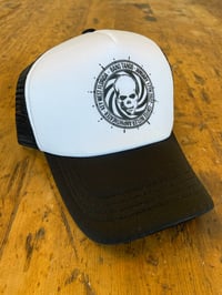 BANG TANGO "ROKISLAND" LOGO BLACK AND WHITE TRUCKER HAT