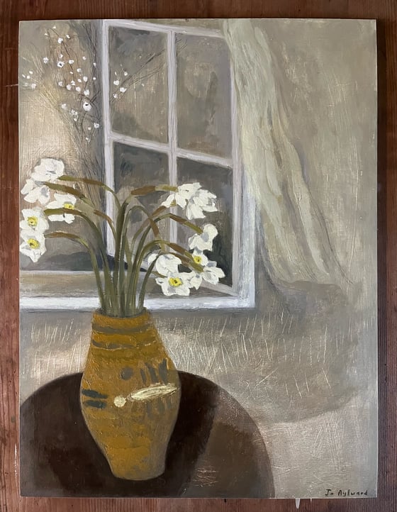 Image of Narcissi in an earthenware vase 