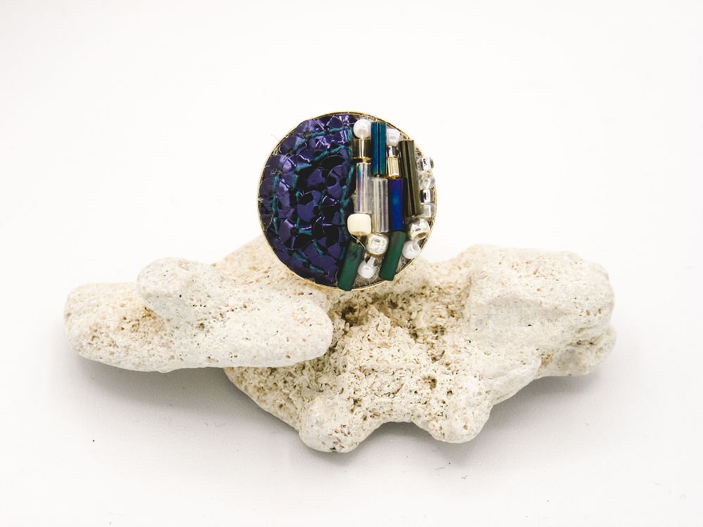 Image of Collezione NIRIDE • anello ricamato con paillettes e perline