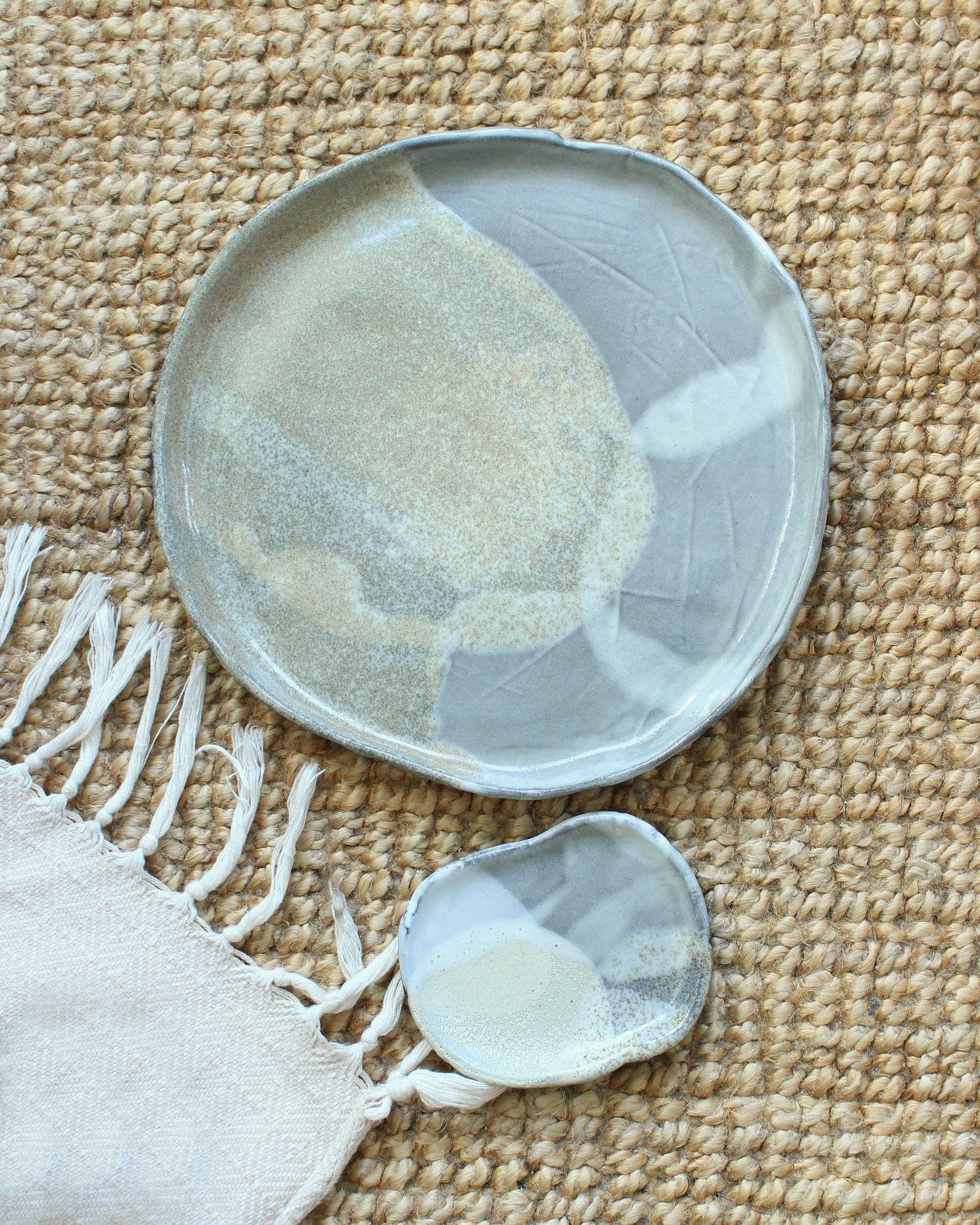 Image of Plates, PourPatterning # white-wash