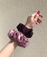 Image 12 of SCRUNCHIE STANDARD + OVERSIZED HEATHER/WRZOS