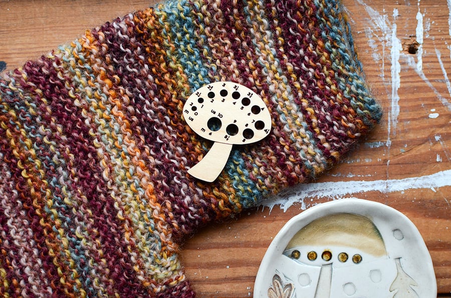 Image of Toadstool Knitting Needle Gauge - Maple