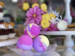 Image of Froot Loop Cupcakes Fizzy Bomb