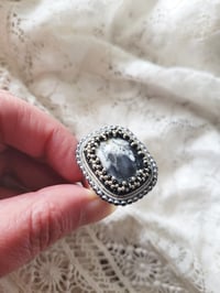 Image 2 of Bague brodée OPALE NOIRE