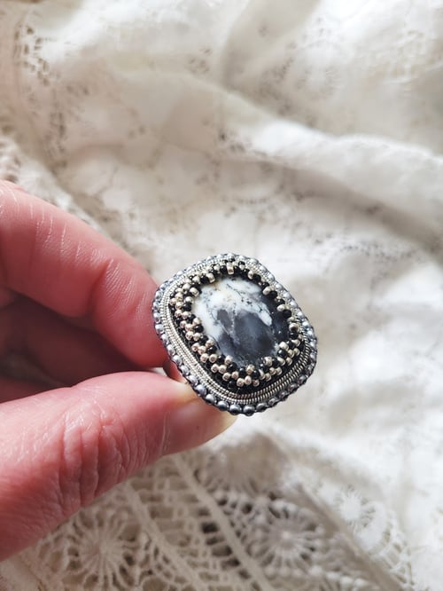 Image of Bague brodée OPALE NOIRE