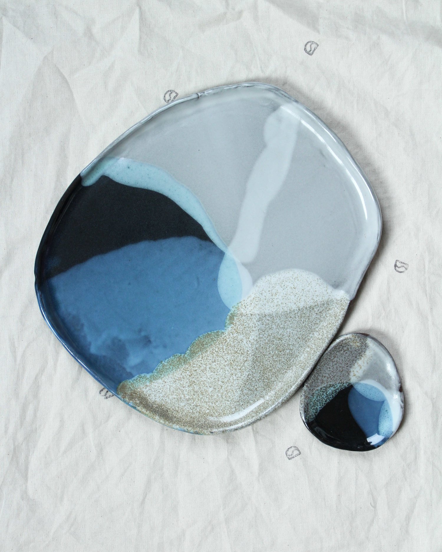 Image of Plate - Blue Pour Patterning No. 1