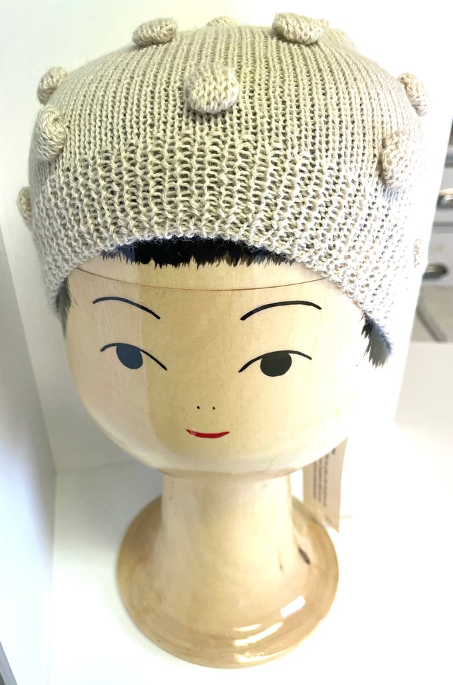 Image of Dots hat off white 