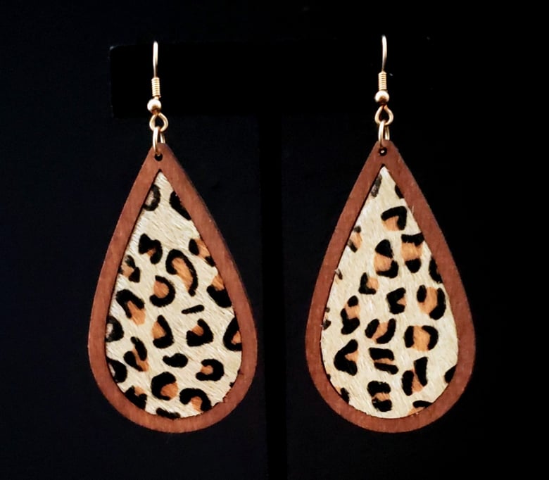 Image of Leopard Oval Pierced Earrings 