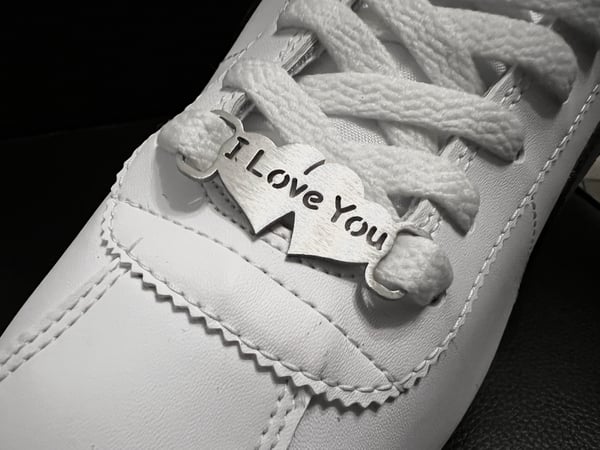 Image of Bijoux pour sneakers / Jewelry for sneakers (Snykl) - 2 Coeurs et I love you