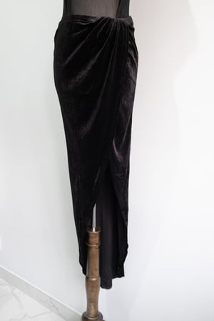 Image of SAMPLE SALE - Unrelease Velvet Skirt
